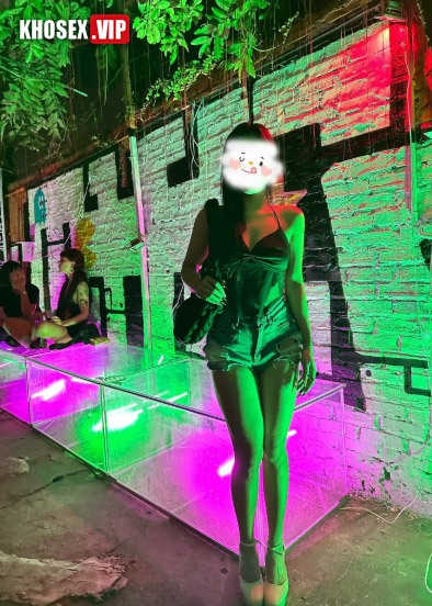 Đi Bar gạ địt em gái dâm body múp ngon (Full Clip + Pic) - P2 11 Đi Bar gạ địt em gái dâm body múp ngon (Full Clip + Pic) - P2 - Hình 03