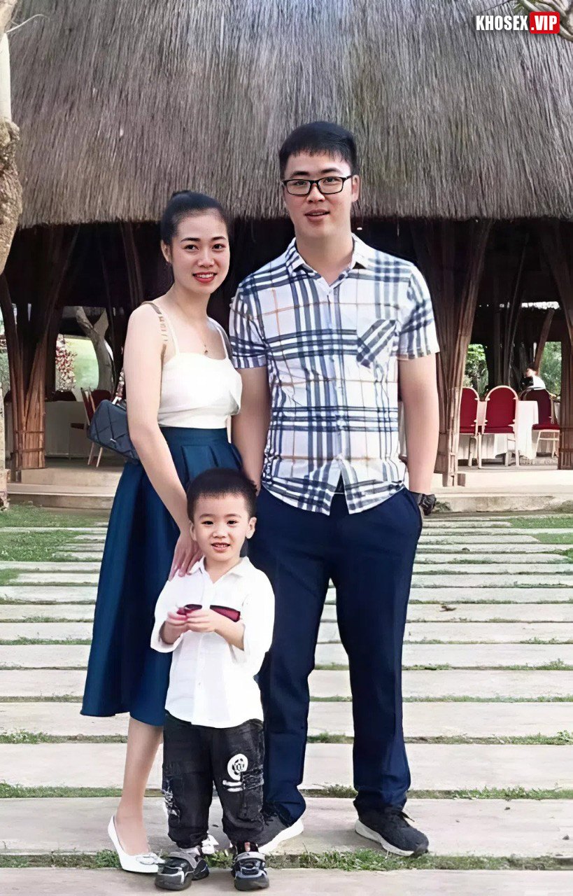 Em đang nấu ăn mà anh kéo váy em lên chịch ngay tại bếp - Phần 2 3 Em đang nấu ăn mà anh kéo váy em lên chịch ngay tại bếp - Phần 2 - Hình 01