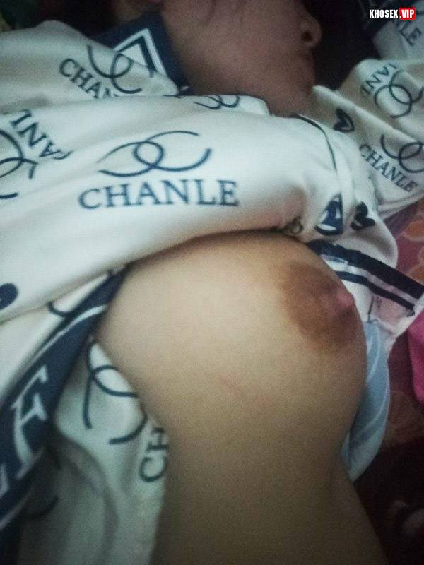 Vợ đang ngủ say chồng vạch quần ra địt cho đỡ nứng - Phần 2 (Full Pic + Clip) 68 Vợ đang ngủ say chồng vạch quần ra địt cho đỡ nứng - Phần 2 (Full Pic + Clip) - Hình 32