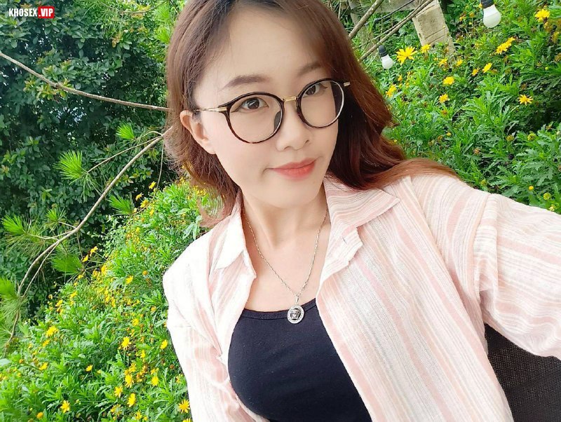 Địt em đeo kính khẩu dâm Em sướng anh ơi em ra mất 4 Địt em đeo kính khẩu dâm Em sướng anh ơi em ra mất - Hình 01