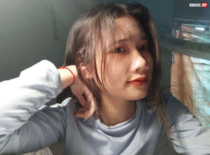 Lộ clip sex em gái xinh bị người yêu chịch rung cả giường (Full Clip + Pic) - Phần 1 - Hình 07