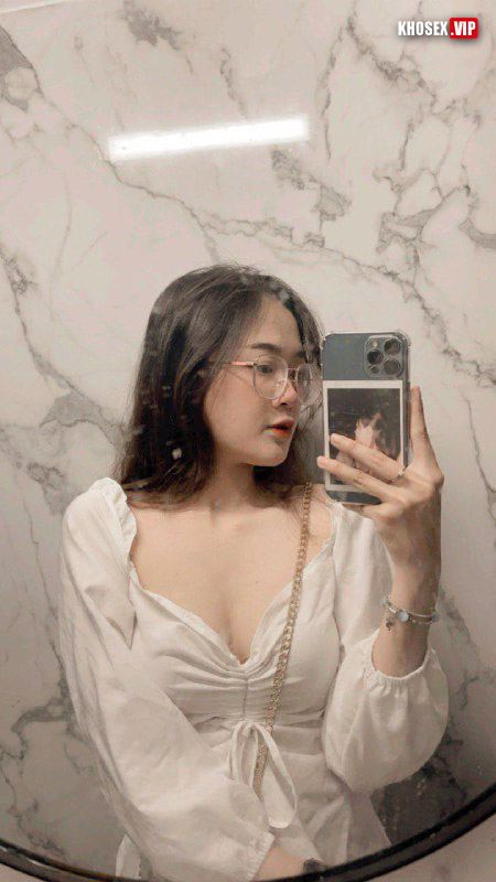 Lộ clip sex em học sinh đeo kính mặc áo dài địt với bạn trai (Full Clip + Pic) - Hình 06