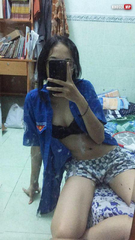 Lộ clip sex em học sinh đeo kính mặc áo dài địt với bạn trai (Full Clip + Pic) - Hình 13
