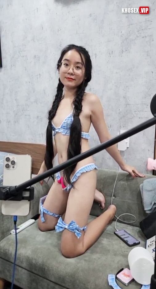 Lộ clip sex Em kính cận mông to máy chịch cực dâm đãng (Full Clip + Pic) - Phần 1 - Hình 10