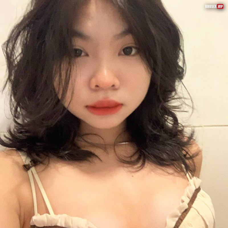 Em dâm quá vừa đụ vừa dùng thêm sextoy mới thỏa mãn (Full Clip + Pic) - Hình 02