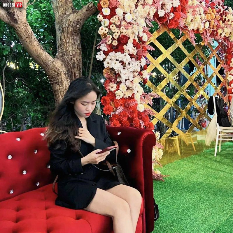 Em gái xăm trổ chân dài có cái lồn múp hạt le to (Full Clip + Pic) - Hình 03