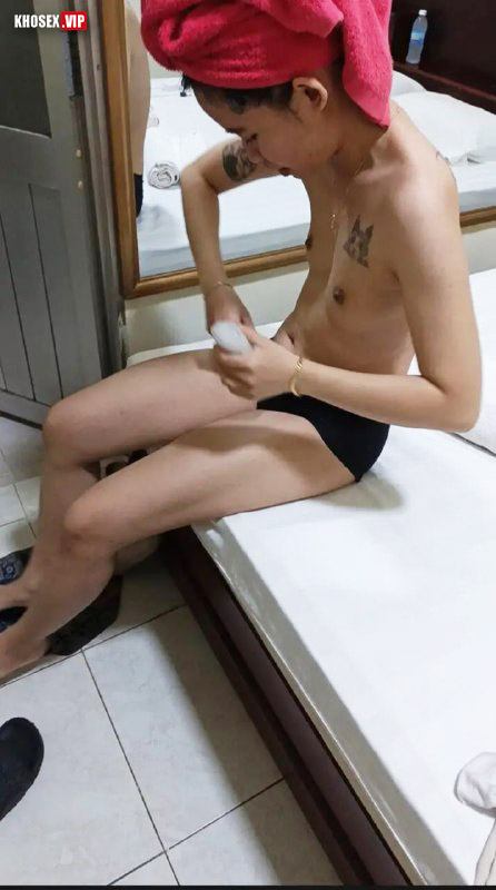 Em gái xăm trổ chân dài có cái lồn múp hạt le to (Full Clip + Pic) - Hình 08